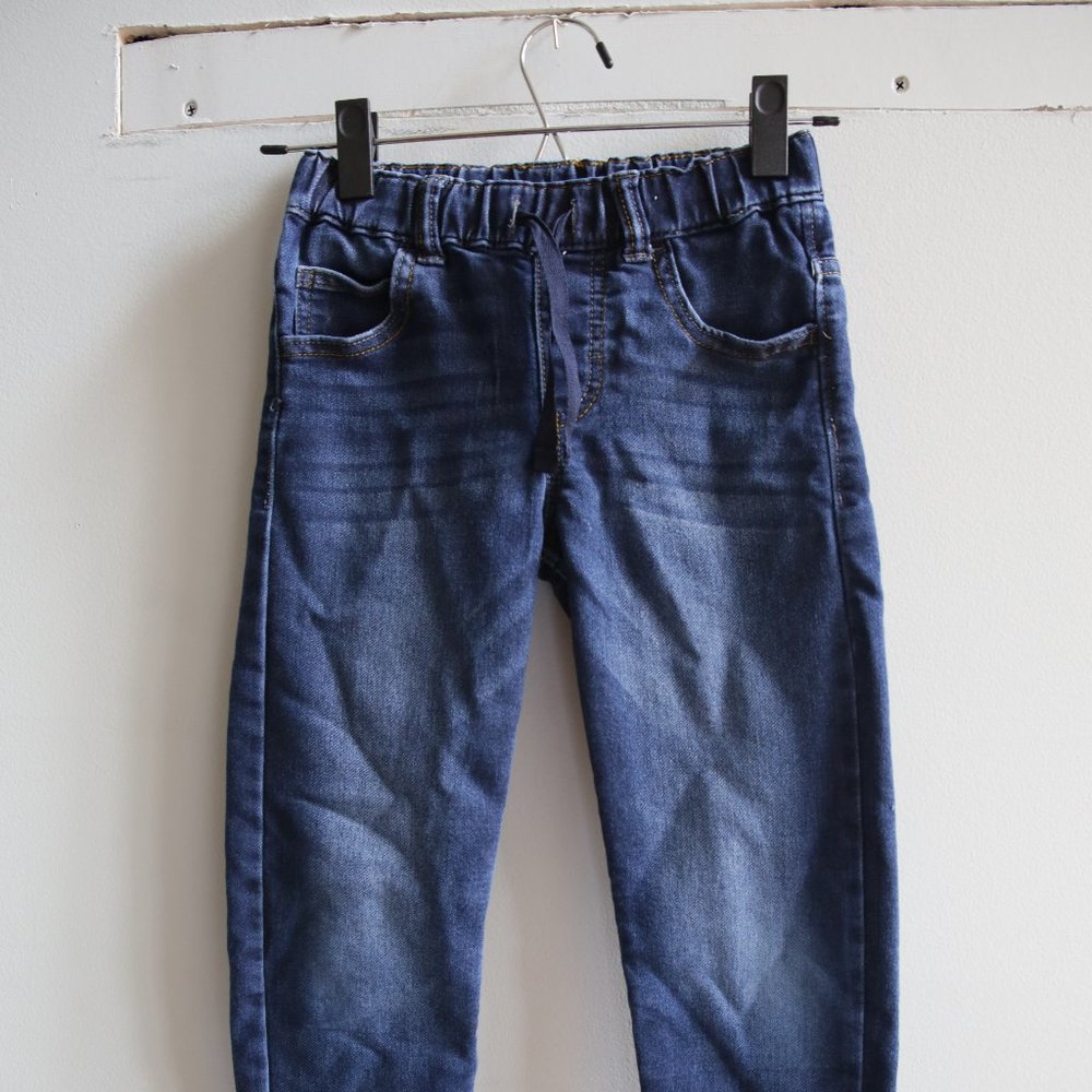 Like New  Wrangler Kid's Size 8 Dark Wash Adjustable Waist Jeans